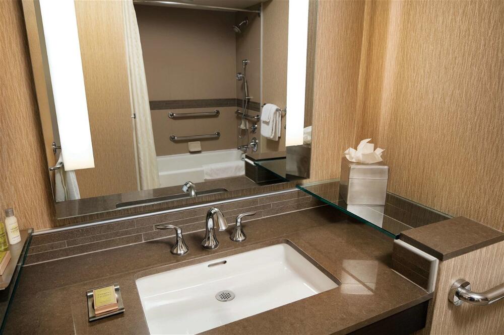 Foto del baño de Hotel DoubleTree by Hilton Sonoma Wine Country