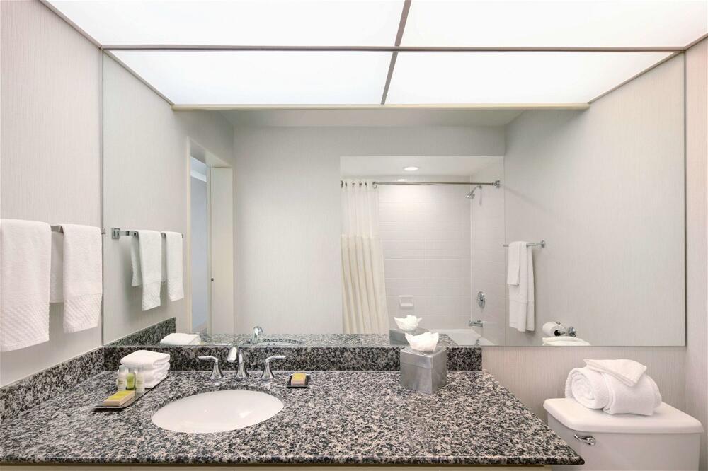 Foto del baño de Hotel DoubleTree by Hilton Sonoma Wine Country