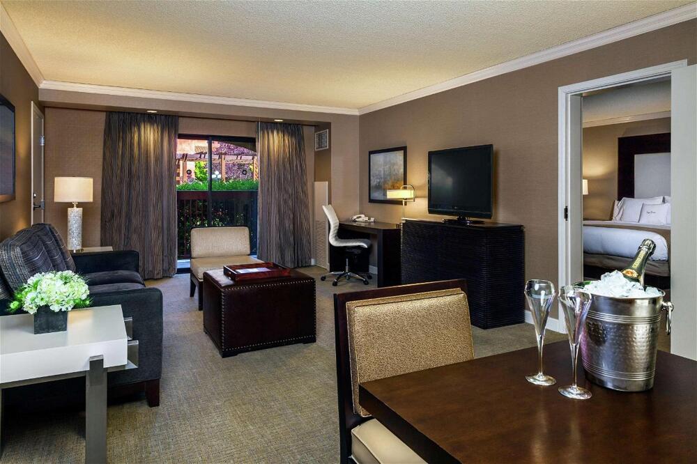 Foto de una habitación de Hotel DoubleTree by Hilton Sonoma Wine Country