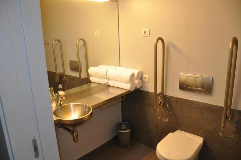 Foto del baño de Centre Esplai Hostel