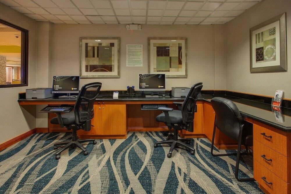 Foto de los servicios de Holiday Inn Express San Francisco Airport North, an IHG Hotel