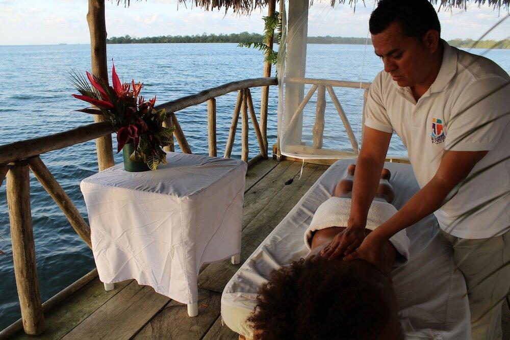 Foto de los servicios de Amatique Bay Hotel