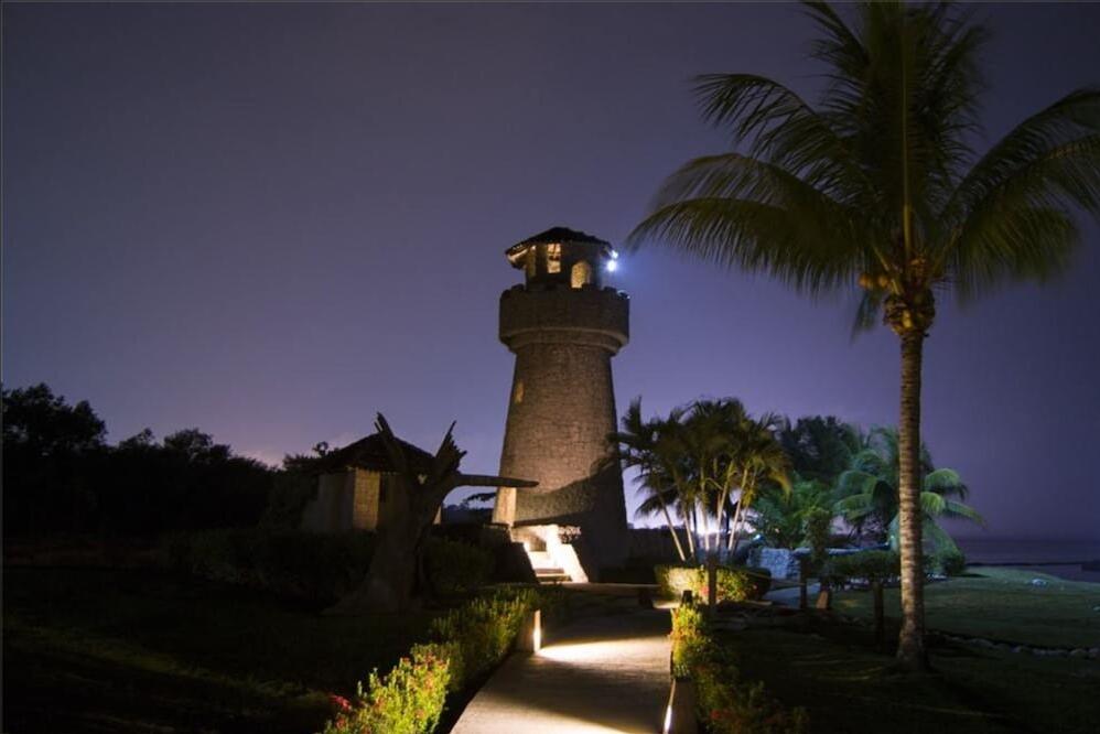 Foto del exterior de Amatique Bay Hotel