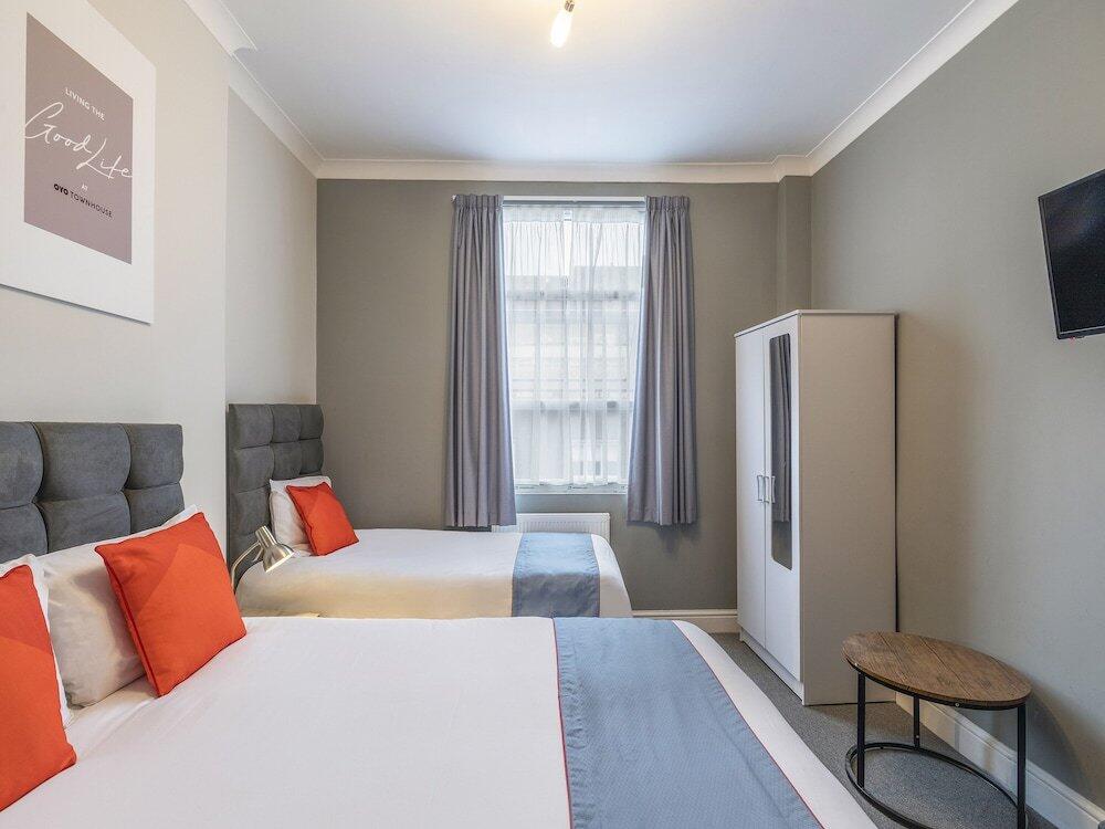 Foto de una habitación de Hotel OYO Townhouse Apollo