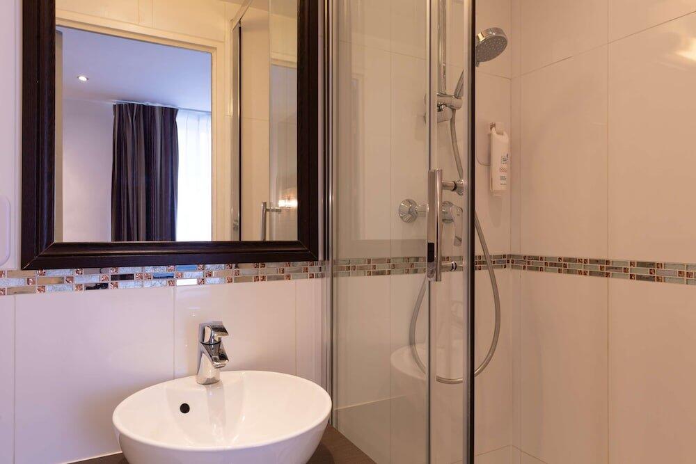 Foto de una habitación de Hotel Apolonia Paris Montmartre, Sure Hotel Collection by BW
