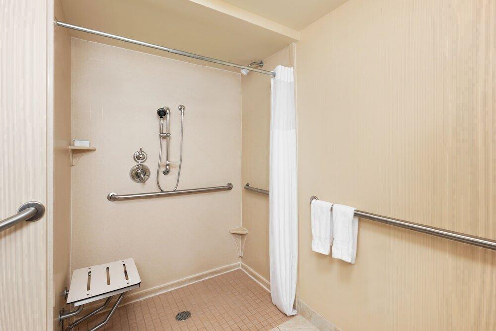 Bathroom – Hotel Hampton Inn New York - LaGuardia Airport