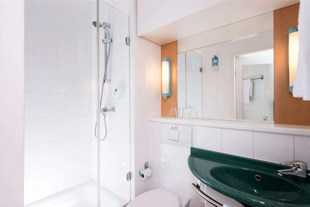 Bathroom – Hotel ibis Berlin City Nord