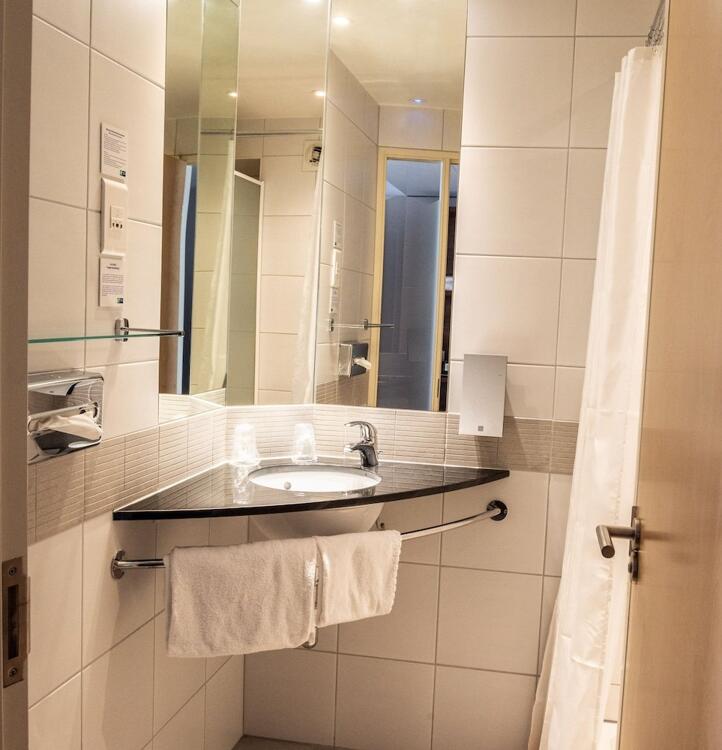 Foto del baño de Holiday Inn Express Marseille Saint Charles, an IHG Hotel