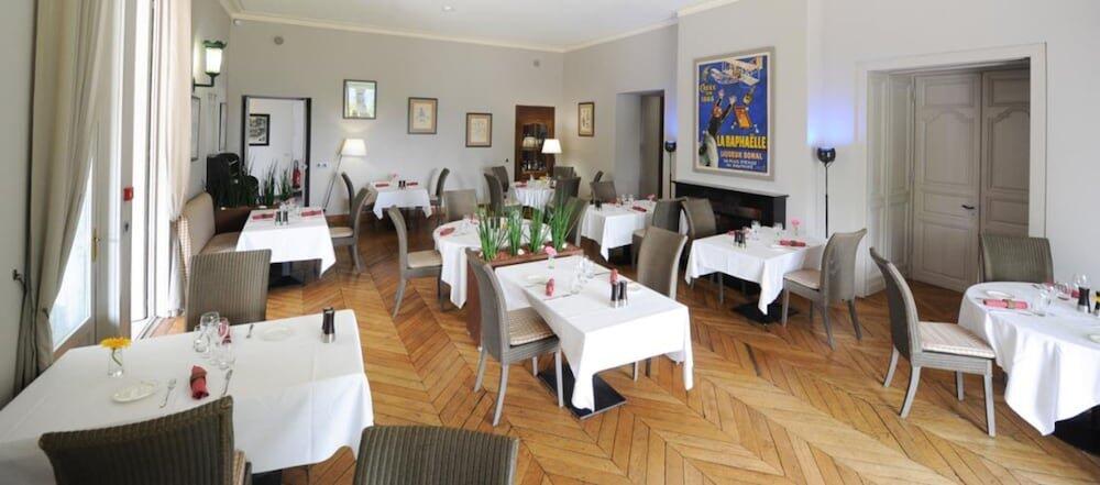 Foto de restauración de Hôtel Villa Navarre - Les Collectionneurs