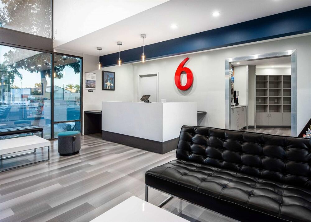 Foto de las zonas nobles de Motel 6 Anaheim, CA - Convention Center