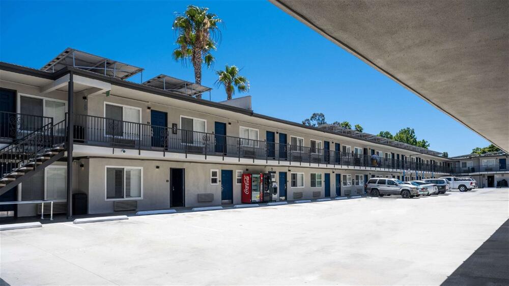 Foto del exterior de Motel 6 Anaheim, CA - Convention Center