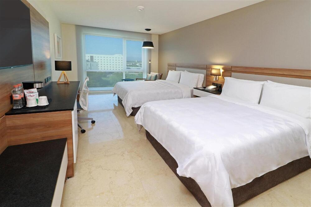 Foto general de Holiday Inn &amp;amp; Suites - Puerto Vallarta Marina &amp;amp; Golf, an IHG Hotel