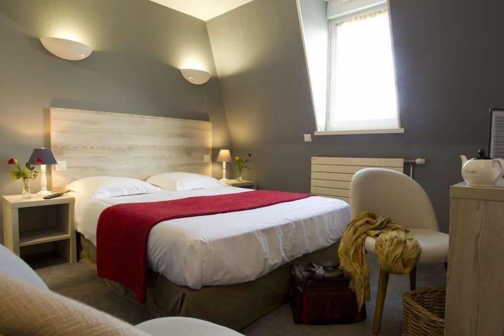 Foto de una habitación de Hotel du Port et des Bains