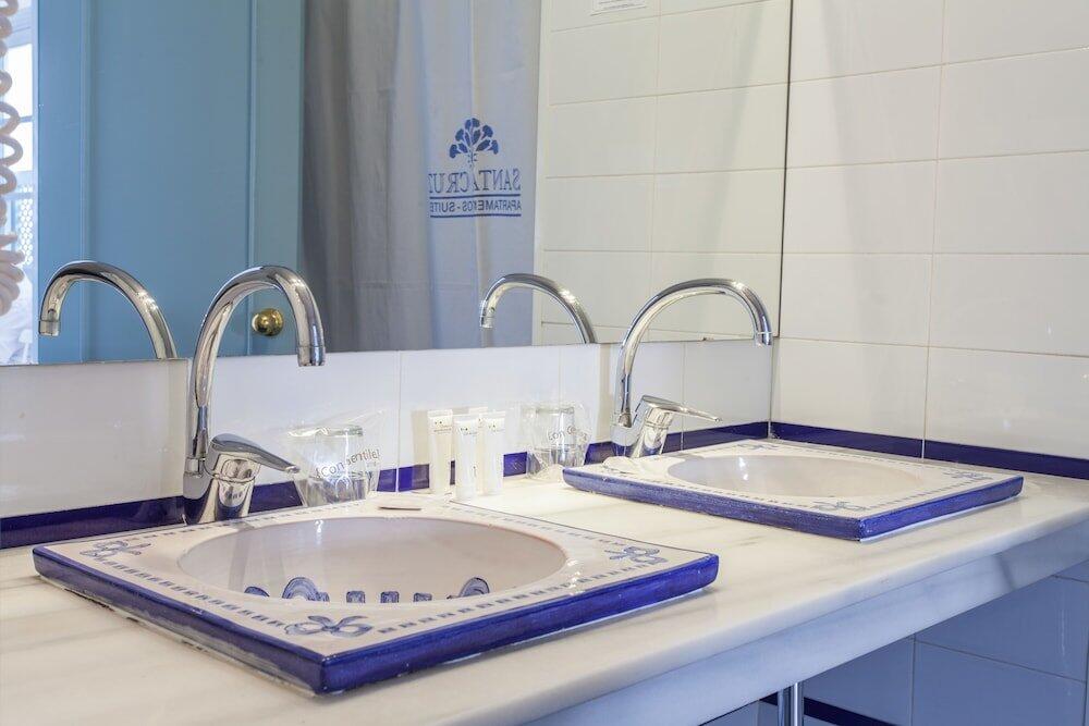 Foto del baño de Apartamentos Suites Santa Cruz
