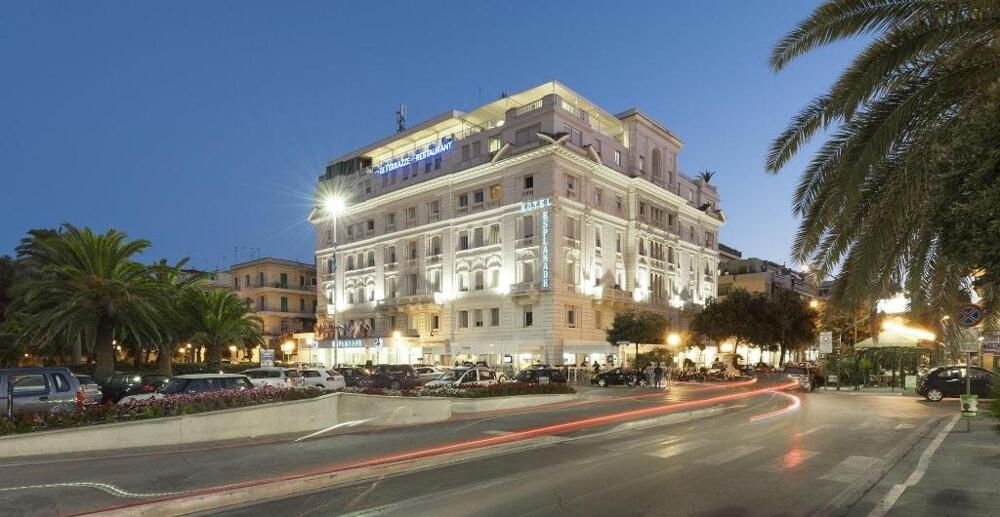 Foto del exterior de Hotel Esplanade