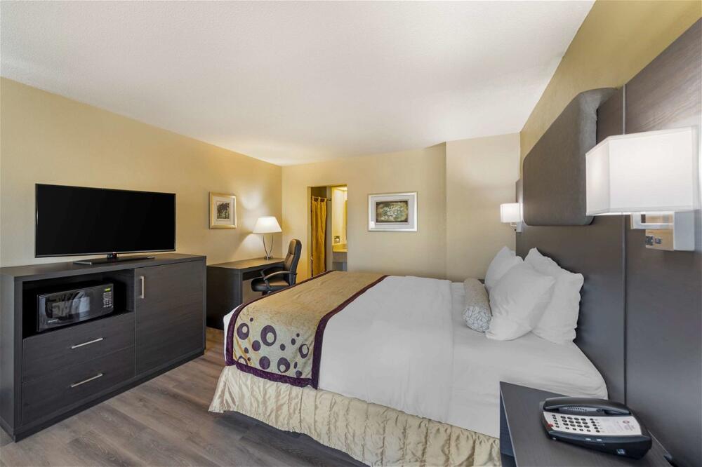 Foto de una habitación de Best Western Plus Madison-Huntsville Hotel