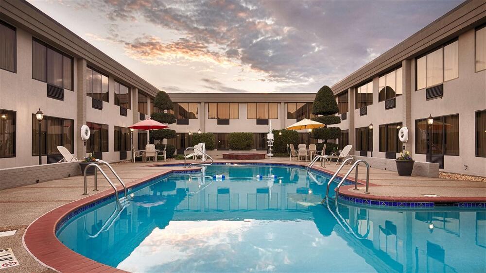 Foto de los servicios de Best Western Plus Madison-Huntsville Hotel