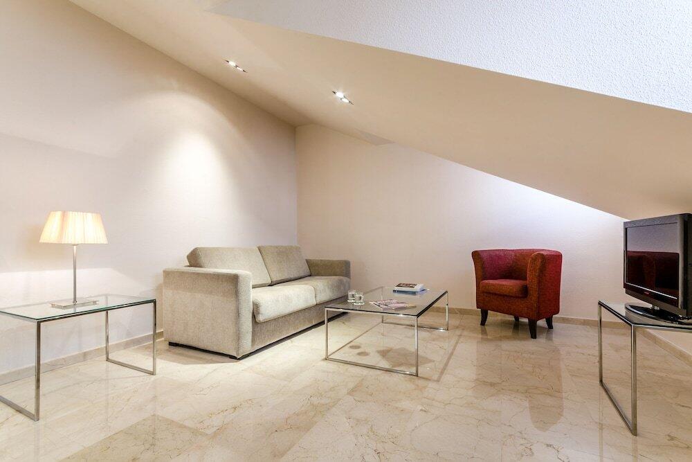 Foto de una habitación de Hotel Exe Suites 33