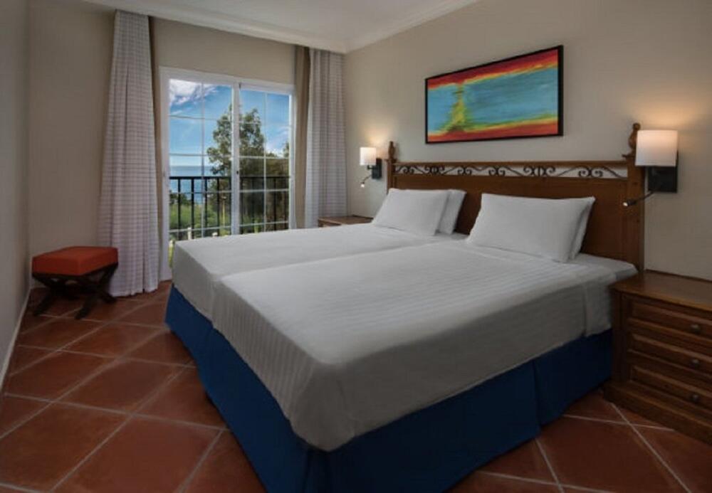 Foto de una habitación de Hotel Marriott&amp;#039;s Playa Andaluza