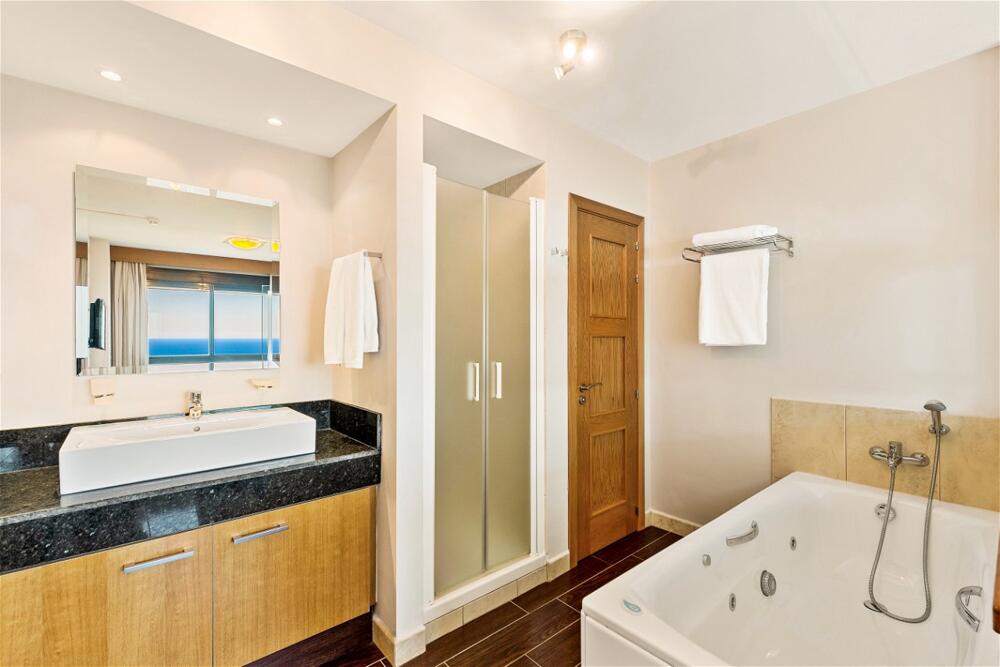 Foto del baño de Apartamentos Macdonald La Ermita Resort