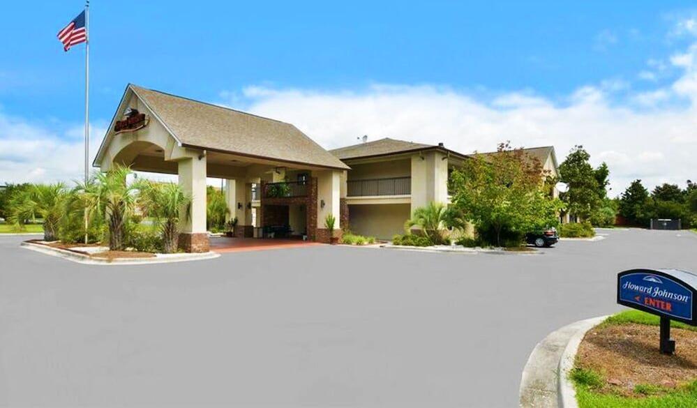Foto del exterior de Hotel Howard Johnson by Wyndham Savannah GA