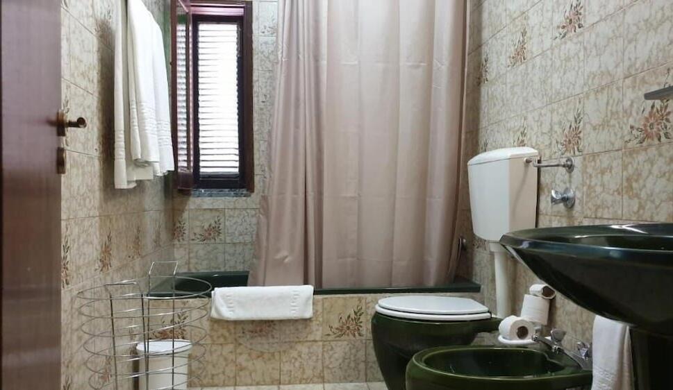 Foto del baño de Monte Gordo Hotel Apartamentos &amp;amp; Spa
