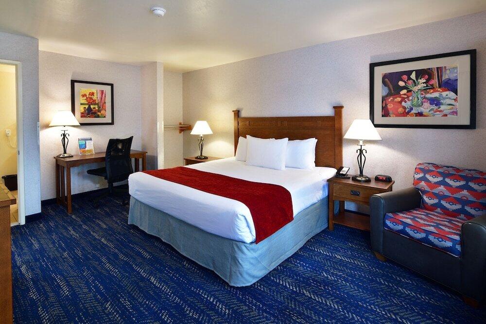 Foto de una habitación de Hotel Lamplighter Inn &amp;amp; Suites at SDSU