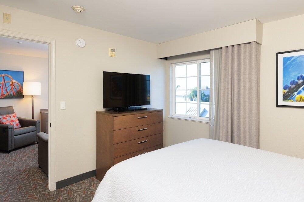 Foto de una habitación de Candlewood Suites Anaheim - Resort Area, an IHG Hotel