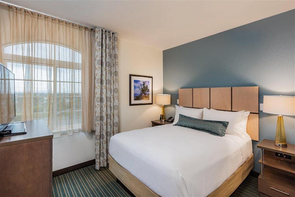 Foto de una habitación de Candlewood Suites Anaheim - Resort Area, an IHG Hotel