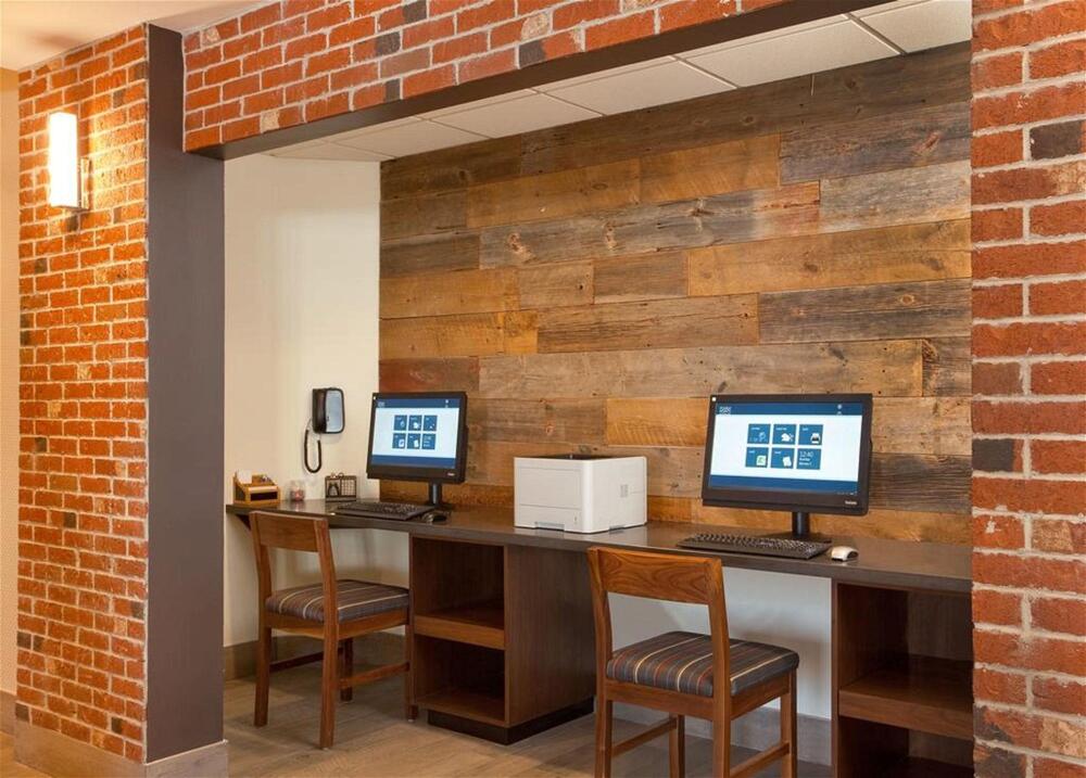 Foto general de Hotel Four Points by Sheraton Cleveland Airport