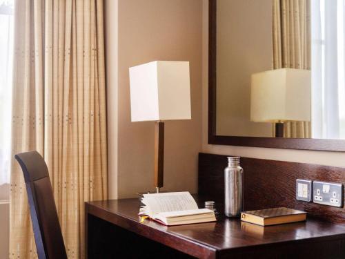 Foto de una habitación de Mercure York Fairfield Manor Hotel
