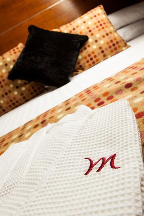 Foto de una habitación de Mercure York Fairfield Manor Hotel