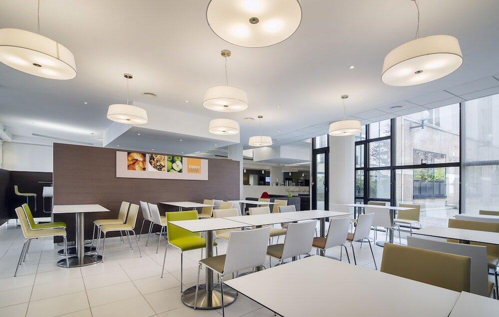 Foto de restauración de Holiday Inn Express Lille Centre, an IHG Hotel