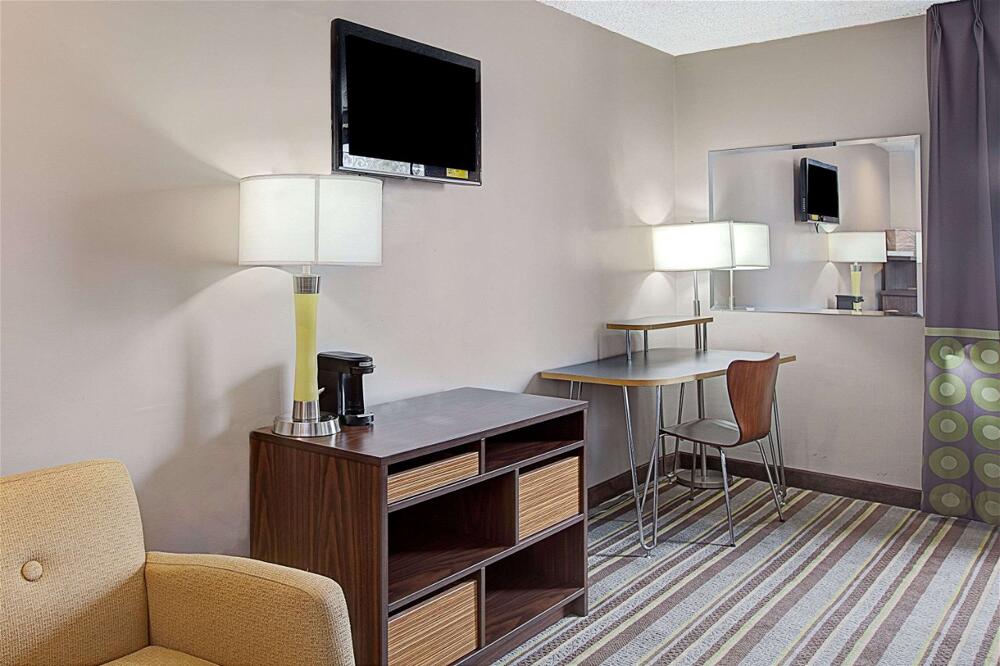 Foto de una habitación de Hotel Super 8 by Wyndham Jamaica North Conduit