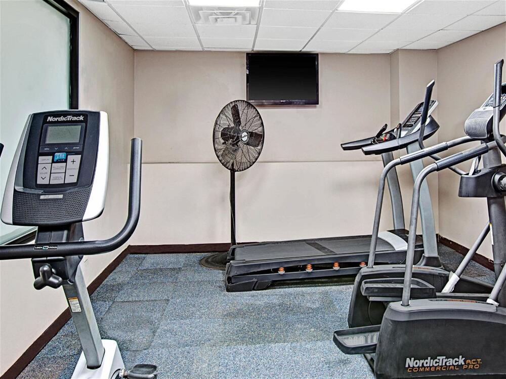 Foto de los servicios de Hotel Super 8 by Wyndham Jamaica North Conduit