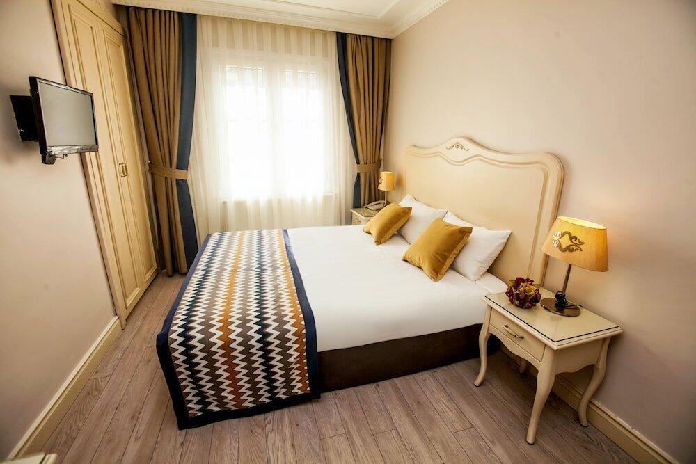 Foto de una habitación de Raymond Hotel