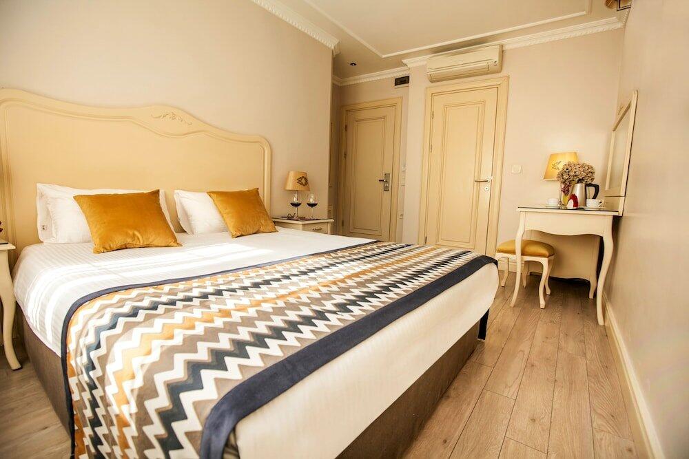 Foto de una habitación de Raymond Hotel