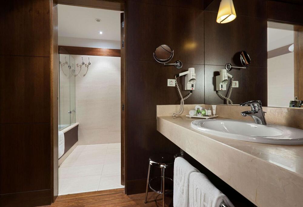 Foto del baño de Hotel NH Collection Palacio de Burgos