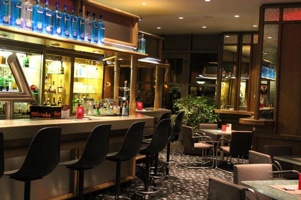 Foto de restauración de Arvena Park Hotel