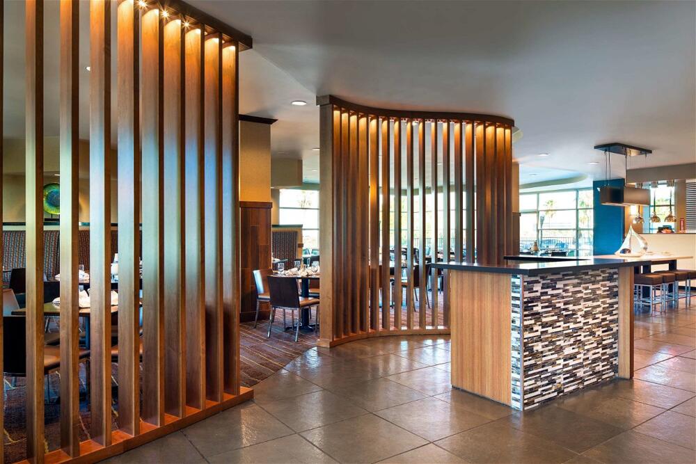 Foto de restauración de Hotel DoubleTree by Hilton San Francisco Airport North Bayfront