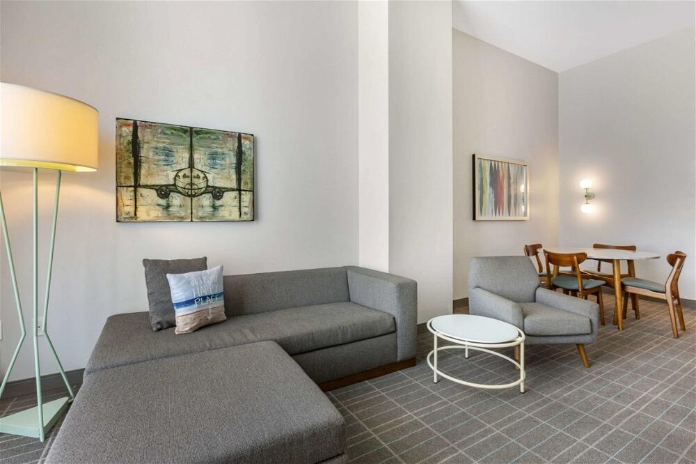 Foto de una habitación de Cambria Hotel LAX