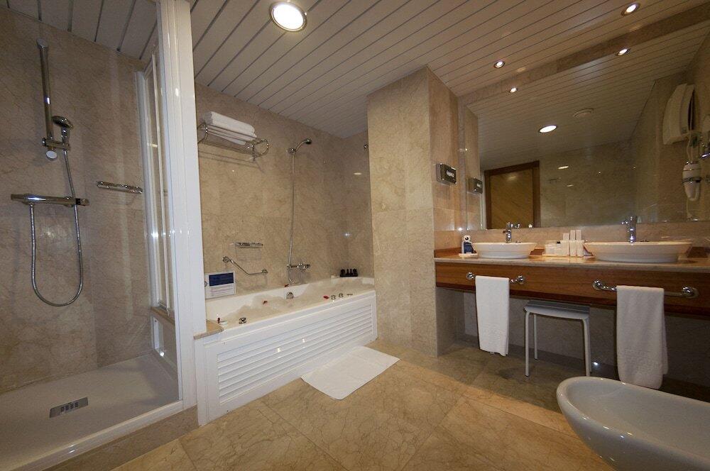 Foto del baño de Hotel La Laguna Spa &amp;amp; Golf