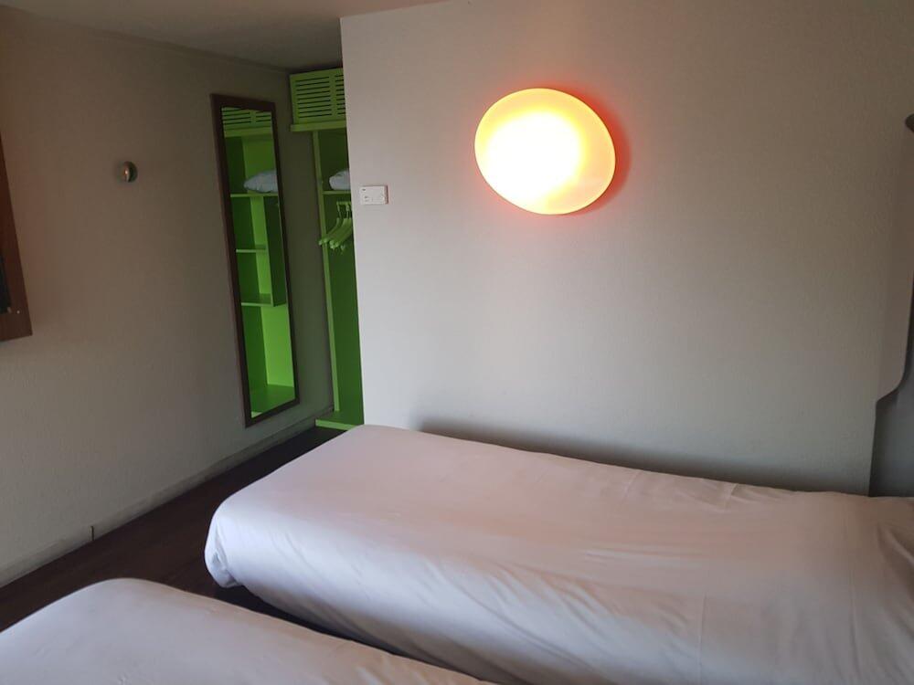 Foto de una habitación de Hotel Campanile Biarritz