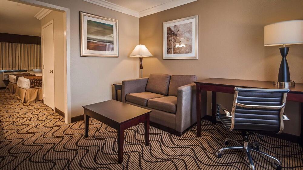 Foto de una habitación de Best Western Plus Orchid Hotel &amp;amp; Suites