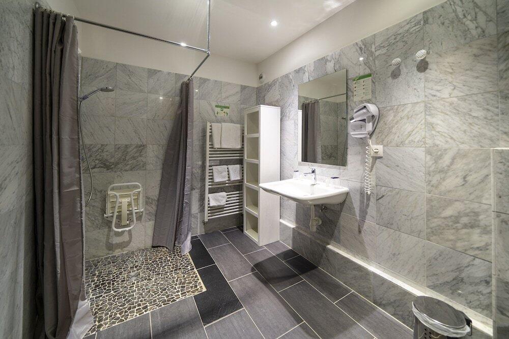 Foto del baño de Hôtel Du Parc &amp;amp; Spa et Wellness