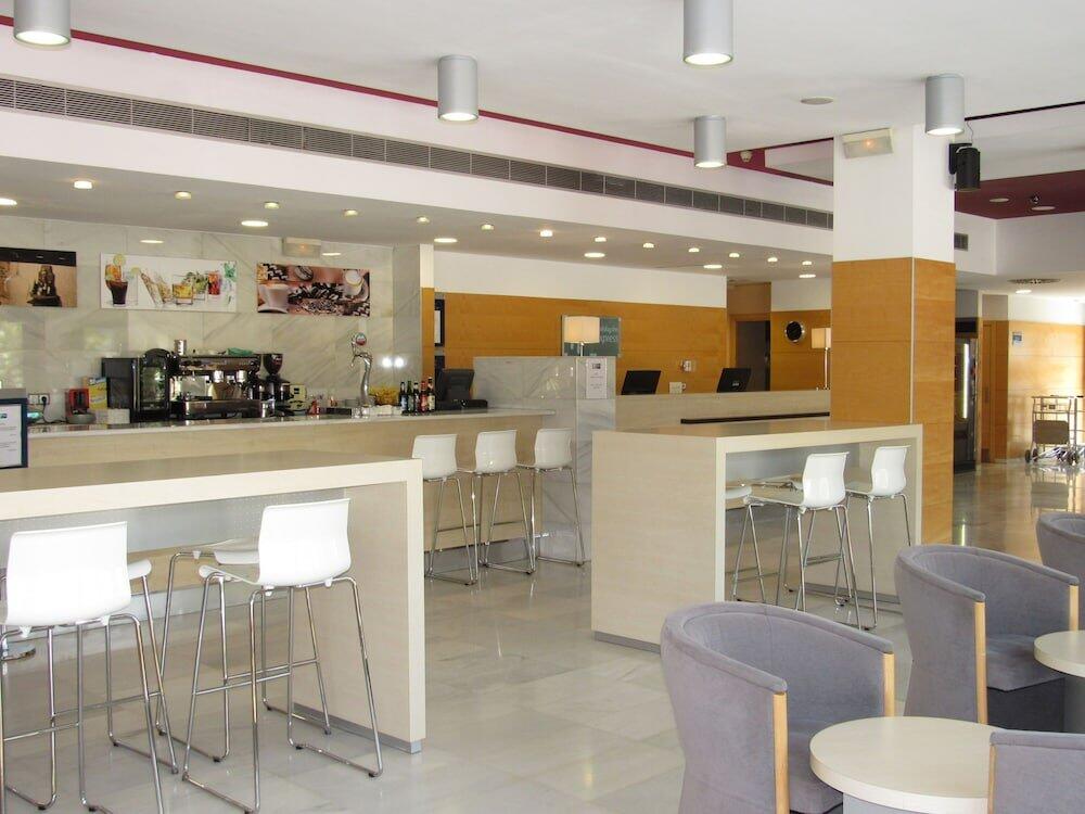 Foto de restauración de Holiday Inn Express Valencia - Bonaire, an IHG Hotel