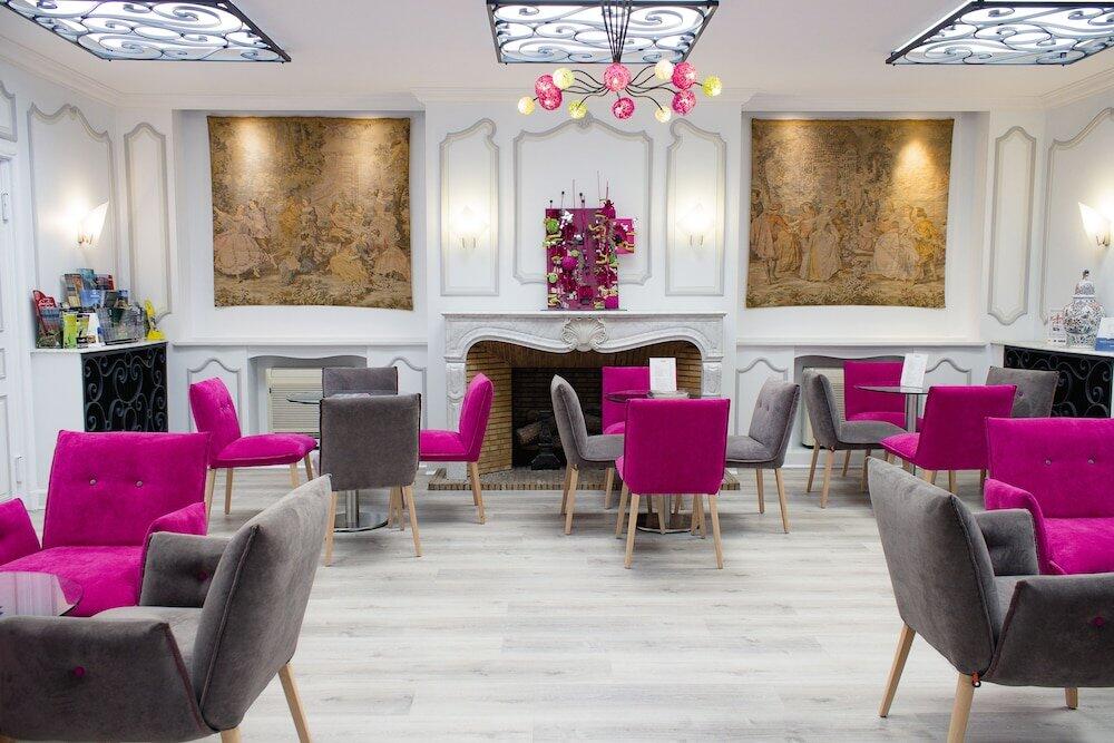 Foto de restauración de Kyriad Hotel Tours Centre