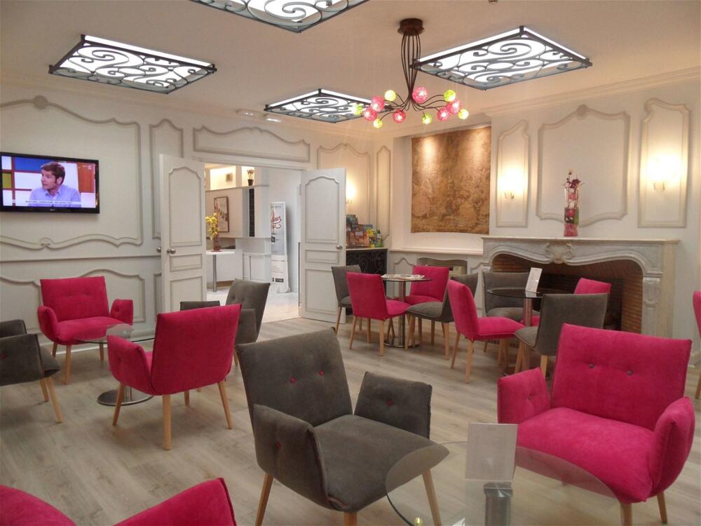 Foto de restauración de Kyriad Hotel Tours Centre