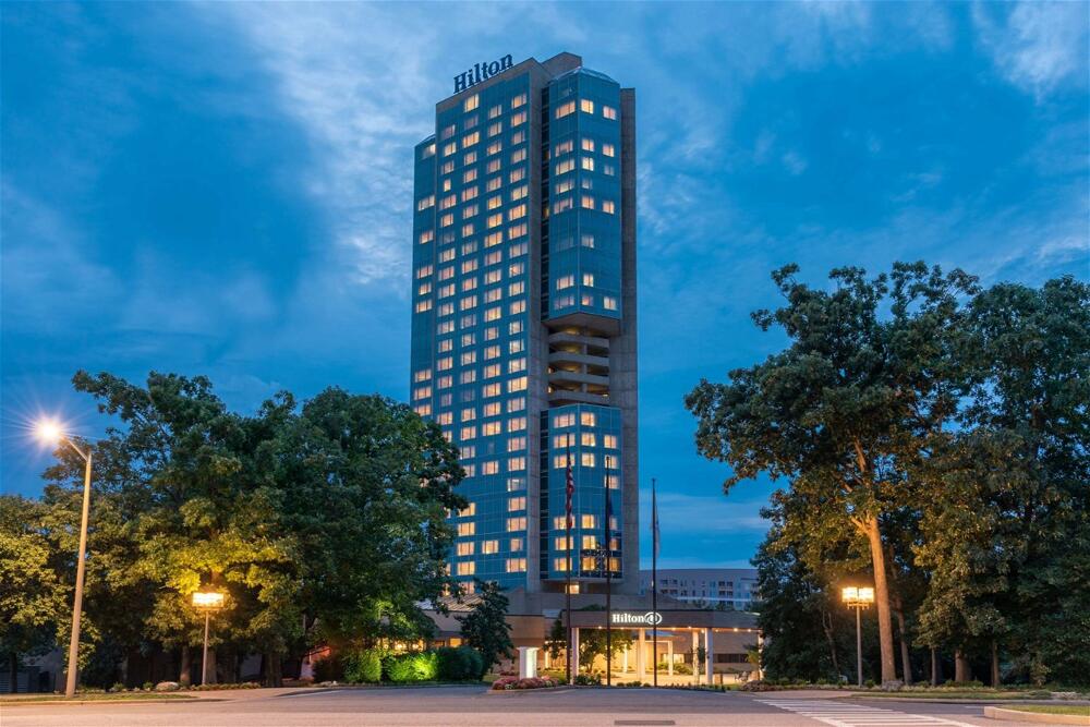 Foto del exterior de Hotel Hilton Alexandria Mark Center