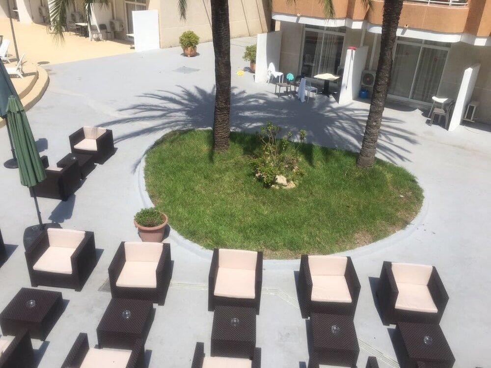 Foto del exterior de BJ Apartamentos Club Sa Coma